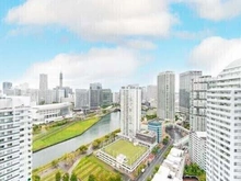 【神奈川県/横浜市神奈川区栄町】ザ・ヨコハマタワーズ　タワーウエスト 南西向き・みなとみらいエリアを望む眺望。バルコニーのほか室内からも夜景をお楽しみいただけます。