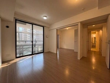 【神奈川県/横浜市南区南吉田町】ランドシティ横濱吉野町レジデンス 約11.5帖のLDKは南東向きバルコニーに面します。陽当り・通風良好で快適な空間で過ごせます。