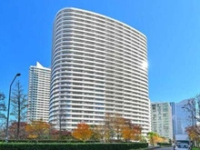 【神奈川県/横浜市西区みなとみらい】M.M.TOWERS FORESIS R棟 外観：鹿島建設施工、オーバル型が特徴的な、地上30階建ての免震タワーレジデンス。