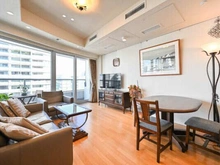 【神奈川県/横浜市西区みなとみらい】M.M.TOWERS FORESIS R棟 折り上げ天井の部分が2.7ｍあり、広々としたリビングダイニング。