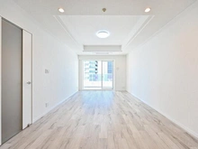 【神奈川県/横浜市神奈川区栄町】ザ・ヨコハマタワーズ　タワーイースト すっきりとした見た目のビルトインエアコン(2基)が設けられています。新生活をスムーズに始められます。