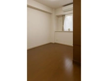 【神奈川県/横浜市南区中里】パークハウス弘明寺 洋室約5.8帖。※画像は家具消しの加工を行っております。