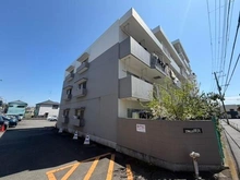 【神奈川県/横浜市神奈川区松見町】エクセレンス横浜 外観：JR横浜線「大口」駅まで徒歩8分。毎日の通勤・通学や、休日のお出かけの際などにも便利な立地です。