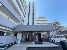 【神奈川県/横浜市神奈川区松見町】エクセレンス横浜 管理会社により日勤管理されているマンションです。敷地内に駐車場がございます(車種による)。