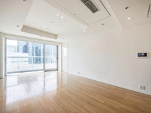 【神奈川県/横浜市西区みなとみらい】M.M.TOWERS FORESIS L棟 お部屋の奥まで陽射しを導くハイサッシ(約2250mm)が採用され、陽当り良好で心地よい住まいです。