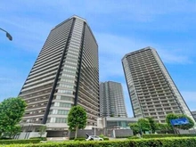 【神奈川県/横浜市西区みなとみらい】Brillia Grandeみなとみらい OCEAN＆PARK 外観：パークフロントタワーとオーシャンフロントタワーの2棟からなる、総戸数555戸のビッグコミュニティ。