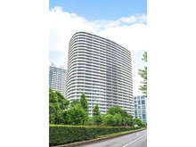 【神奈川県/横浜市西区みなとみらい】M.M.TOWERS FORESIS R棟 外観：みなとみらい線「みなとみらい」駅徒歩2分、JR・私鉄各線「横浜」駅徒歩16分など、交通利便性良好。