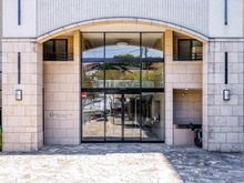 【神奈川県/横浜市中区山手町】コルティーレ山手町グランドエステート 共用部には、日中忙しい方も嬉しい宅配ボックスやオートロックが備わっています。24時間ゴミ出し可能。