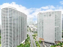 【神奈川県/横浜市西区みなとみらい】M.M.TOWERS FORESIS L棟 みなとみらいエリアの都会的な街並みを望む眺望。昼と夜で違った雰囲気の景色が楽しめそうです。
