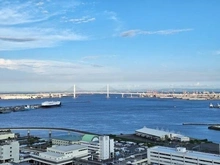 【神奈川県/横浜市神奈川区栄町】ザ・ヨコハマタワーズ　タワーイースト 晴れた日には、横浜ベイブリッジ、横浜港、みなとみらいエリア、観覧車等の横浜らしい景色が一望できます。