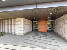 【神奈川県/茅ヶ崎市本村】ザ・パークハウス茅ヶ崎本村 三菱地所コミュニティ管理。モニタ付きオートロックや防犯カメラなど、セキュリティにも配慮されています。