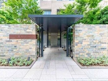 【東京都/新宿区西新宿】ザ・パークハウス西新宿タワー60 重厚感のあるエントランス