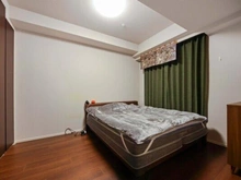 【東京都/新宿区西新宿】ザ・パークハウス西新宿タワー60 主寝室：6.3帖／容量のある収納、南向きの主寝室です