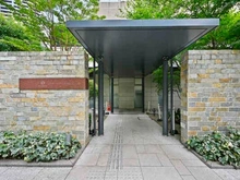 【東京都/新宿区西新宿】ザ・パークハウス西新宿タワー60 重厚感あふれるエントランス／三菱地所コミュニティによる24時間常駐管理