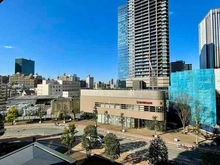 【東京都/新宿区西新宿】ザ・パークハウス西新宿タワー60 都会的ながら、通りの並木を望む開放的な眺望です