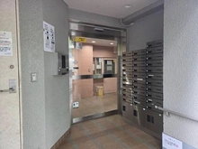 【東京都/新宿区西新宿】パルク西新宿 セキュリティ良好のオートロックシステム有、令和4年に大規模修繕・エントランス改装工事がされています。
