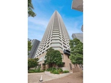 【東京都/新宿区西新宿】ザ・パークハウス西新宿タワー60 外観：西新宿のシンボルタワーマンション・2017年築・三菱地所レジデンス分譲・地上60階建て制震構造