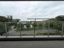 【東京都/調布市菊野台】パークハウス　ザ　ガーデン 住戸は地上8階建ての3階部分に位置しています。前面に高い建物がなく、陽当り・通風・眺望良好です。