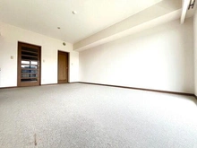 【神奈川県/横浜市港北区箕輪町】藤和日吉ホームズ 約12.2帖の明るいリビングダイニング