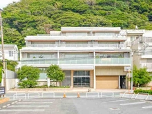 【神奈川県/三浦郡葉山町堀内】パークハウス葉山翠邸 外観：三菱地所分譲「パークハウス」シリーズ。心地良い「葉山ライフ」が叶う、専有面積125平米超の住まい。