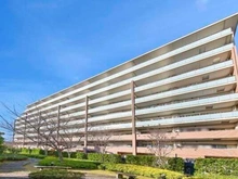 【神奈川県/鎌倉市山崎】サウスアリーナ鎌倉大船 総戸数150戸のビッグコミュニティです。全住戸が南向きとなるように住棟が配置されています。