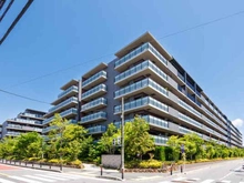 【神奈川県/鎌倉市岩瀬】ザ・パークハウスオイコス鎌倉大船 外観：ターミナル駅の「大船」駅まで徒歩8分。通勤・通学の選択肢の幅が広がる、利便性の高い立地です。