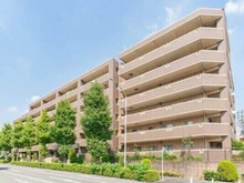 【神奈川県/横浜市都筑区大丸】藤和シティホームズ港北Rafia 外観：地上6階建の最上階、南西・北西角住戸。広々としたルーフバルコニーやロフト付きの住まいです。