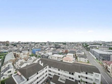 【東京都/世田谷区新町】パークハウス桜新町テラスイースト 南東向きバルコニーからの眺望です。晴れた日には、眼下に広がる市街地と、気持ちの良い青空を楽しめます。