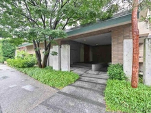 【東京都/杉並区松ノ木】パークハウス松ノ木 三菱地所グループ分譲・管理マンション。エントランスは防犯面に配慮されたオートロック付きです。