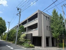 【東京都/世田谷区野沢】ザ・パークハウス学芸大学四季の杜 外観：地上4階建3階部分。陽当り・通風良好な南東向きの住戸。食器洗乾燥機、浴室乾燥機など設備が豊富です。