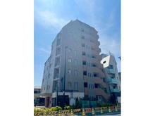 【東京都/目黒区目黒本町】D’クラディア目黒本町 外観：東急目黒線「西小山」駅徒歩4分で通勤やお出かけに便利な立地。目黒や武蔵小杉方面へアクセスできます。