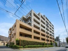 【東京都/練馬区春日町】ファストジュール練馬春日町 外観：2025年10月室内リフォーム実施。地上8階建ての5階部分、角住戸につき陽当り・通風・眺望良好です。