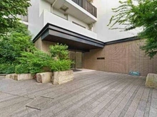 【東京都/世田谷区南烏山】ザ・パークハウス千歳烏山グローリオ 京王線「千歳烏山」駅徒歩4分。ダブルオートロック、モニタ付きインターホンが採用されています。