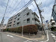 【東京都/品川区平塚】ガーデンホーム戸越銀座 外観：戸越銀座商店街より1本入った閑静な住宅地に立地、戸越銀座駅より徒歩約2分