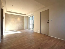 【東京都/目黒区中目黒】グランドメゾン中目黒THECLASS LD(約12.7帖)には足元から温める床暖房があります。