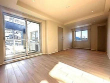 【東京都/目黒区中目黒】グランドメゾン中目黒THECLASS LD(約12.7帖)には足元から温める床暖房があります。