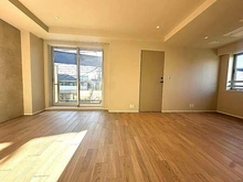 【東京都/目黒区中目黒】グランドメゾン中目黒THECLASS LD(約12.7帖)には足元から温める床暖房があります。