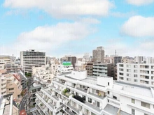 【東京都/文京区湯島】アンソレイユ湯島三組坂 12階部分、バルコニーからの眺望です。晴れた日には、東京スカイツリーを望む贅沢な眺望を楽しめます。