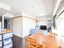 【埼玉県/川口市西川口】ヴィラーヌ川口ブライトヴィスタ 約14.1帖のリビングダイニング※家具調度品は販売対象に含みません。