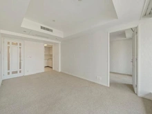 【大阪府/大阪市北区天満橋】OAPレジデンスタワー西館 LDは約10.6帖。キッチンは独立型のため生活感が出にくく、ゆったりと過ごせるくつろぎの空間に。