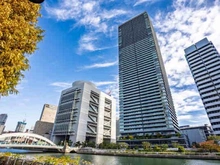【大阪府/大阪市北区中之島】ザ・パークハウス中之島タワー 外観：堂島川のリバーサイドに佇む、地上55階建のタワーレジデンス。多彩な共用施設がございます。