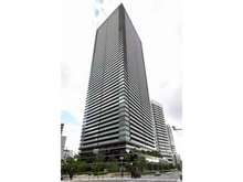 【大阪府/大阪市北区中之島】ザ・パークハウス中之島タワー 外観：地上55階建21階部分。総戸数894戸の大規模レジデンス。複数路線利用可能で交通至便な立地です。