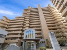 【大阪府/大阪市此花区伝法】キングマンションシーブリッサ此花サウスウイング 食器洗乾燥機や浴室乾燥機など機能的な設備が暮らしをサポートします。トランクルームも備わっています。