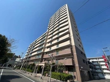 【大阪府/大阪市都島区毛馬町】BELISTA都島毛馬橋 外観：全70戸、地上15階建のＲＣ造マンション。留守にしがちな日中帯は管理員により有人管理されております。
