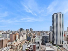 【大阪府/大阪市西区新町】ジオ新町 20階建の最上階部分につき見晴らしの良い眺望が広がります。昼と夜で異なる景色を楽しめそうです。