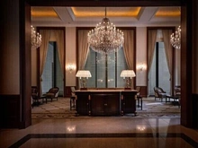 【大阪府/大阪市北区大深町】グラングリーン大阪 THE NORTH RESIDENCE Waiting Lounge。こだわりの詰まった美しい装飾が施され、宮殿のように壮麗な空間です。