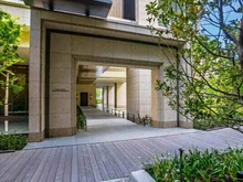 【大阪府/大阪市北区大深町】グラングリーン大阪 THE NORTH RESIDENCE 防犯面に配慮されたダブルオートロック。暮らしをサポートするフロントサービスのあるマンションです。