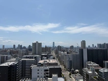 【大阪府/大阪市中央区谷町】ロイヤルタワー大阪谷町 市街地が望める都会的な街並み。視界を遮る背の高い建物が隣接していないため、遠くまで景色を楽しめます。