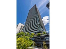 【大阪府/大阪市北区中之島】ザ・パークハウス中之島タワー 外観：地上55階建免震構造マンションの23階部分に位置します。京阪中之島線「中之島」駅まで徒歩2分の立地。