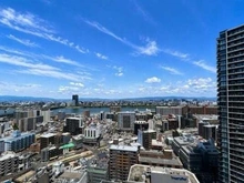 【大阪府/大阪市北区中津】ザ・パークハウス大阪梅田タワー 高層階ならではの開放感あふれる眺望も魅力の一つ。ゆったりと流れる淀川も望めます(天候による)。